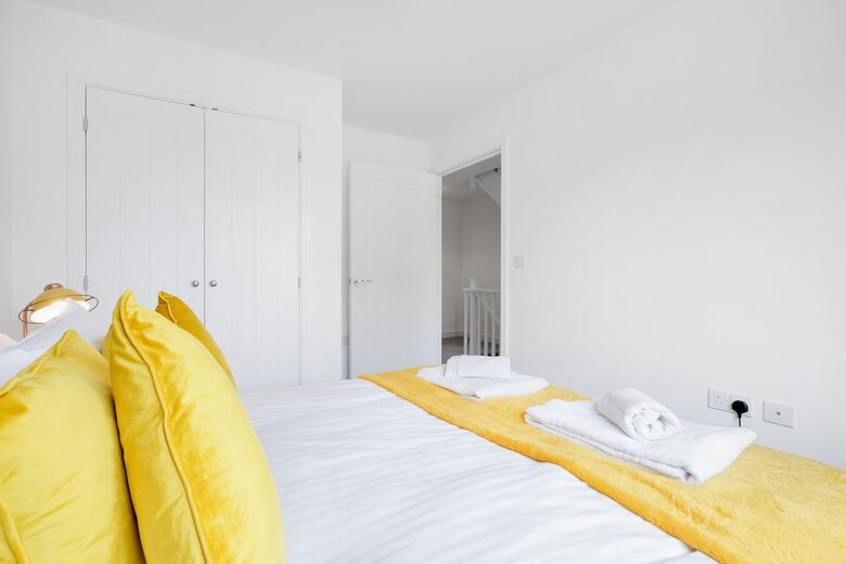 Modern 5 Bedroom 3 Bath Hse Aylesbury