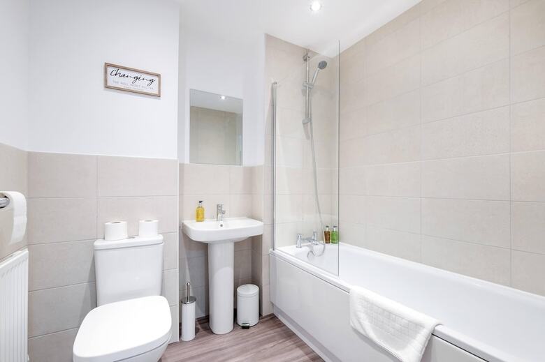 Modern 5 Bedroom 3 Bath Hse Aylesbury