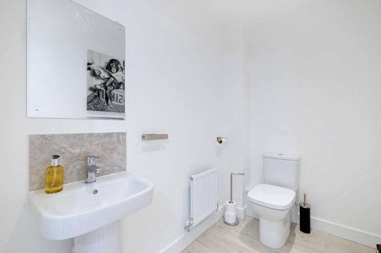 Modern 5 Bedroom 3 Bath Hse Aylesbury