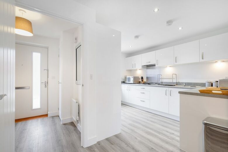 Modern 5 Bedroom 3 Bath Hse Aylesbury