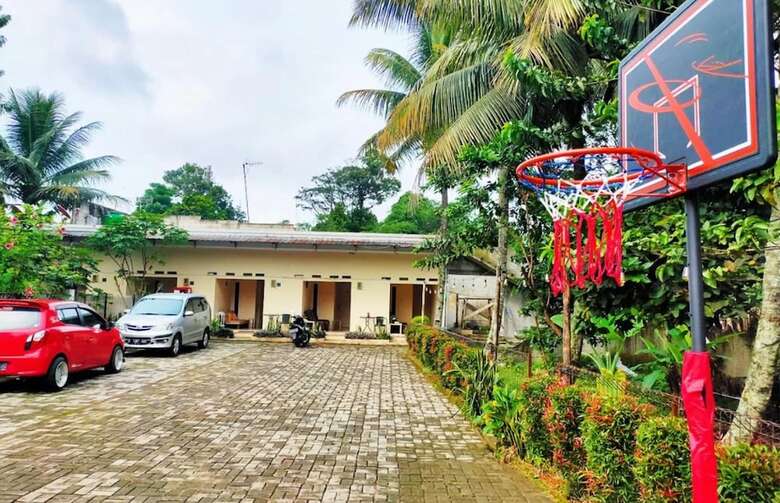 Bed & Breakfast Beautiful Double Room With AC And Wifi In Central Bogor