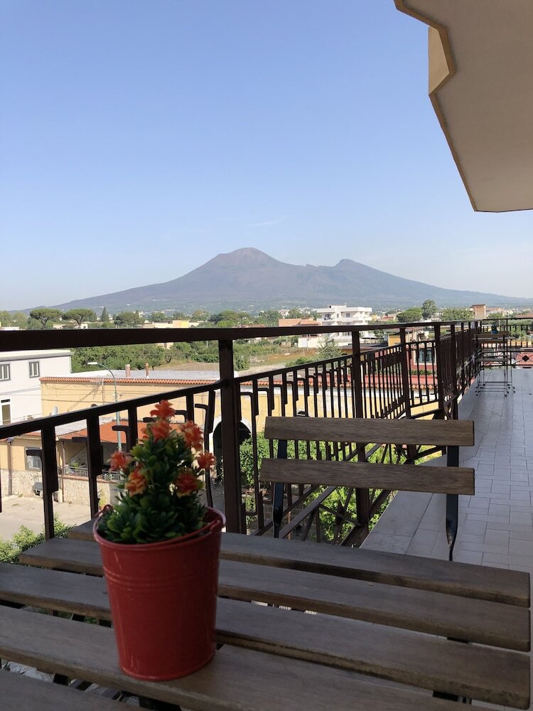 Bed & Breakfast Pompei Window
