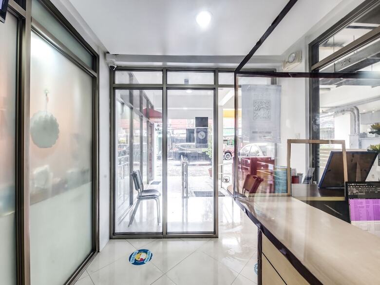 Hotel Oyo 893 Dian Suites Makati