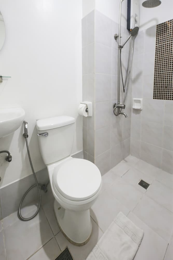 Hotel Oyo 893 Dian Suites Makati