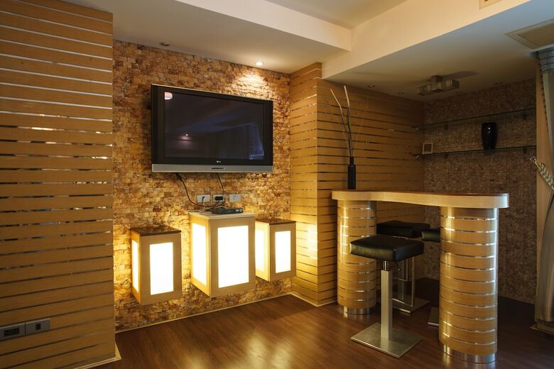 2b - 2 Bedrooms And 2 Bathrooms Located Downtown Apartment With Shared Pool