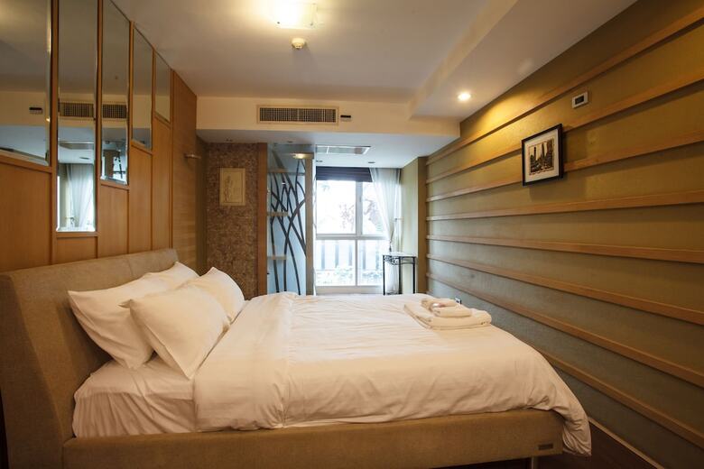 2b - 2 Bedrooms And 2 Bathrooms Located Downtown Apartment With Shared Pool