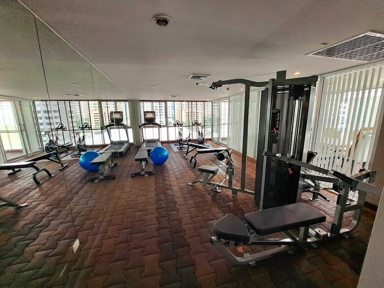 2b - 2 Bedrooms And 2 Bathrooms Located Downtown Apartment With Shared Pool