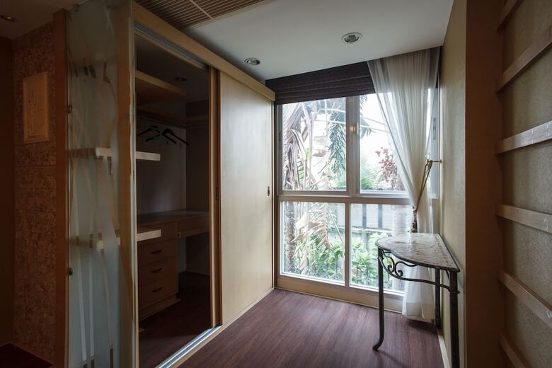 2b - 2 Bedrooms And 2 Bathrooms Located Downtown Apartment With Shared Pool
