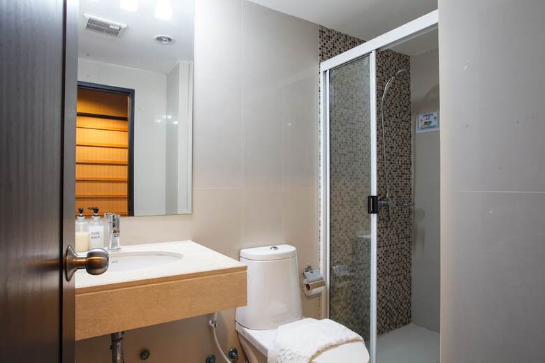 2b - 2 Bedrooms And 2 Bathrooms Located Downtown Apartment With Shared Pool