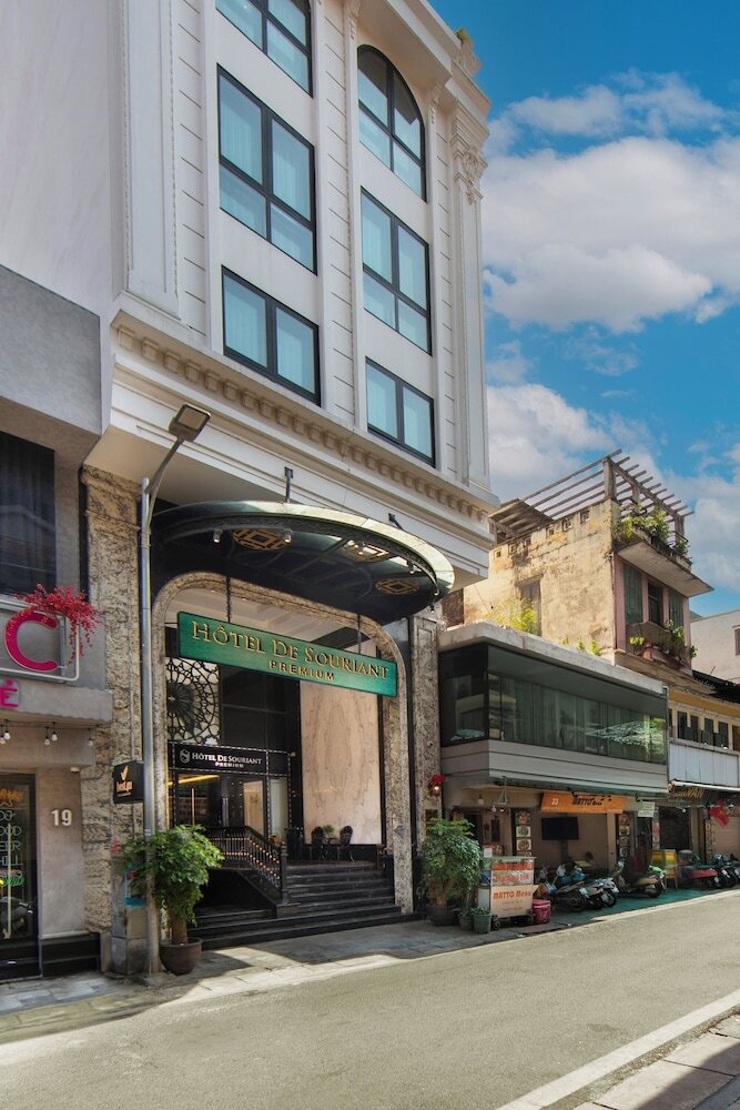 May De Ville Crown Hotel