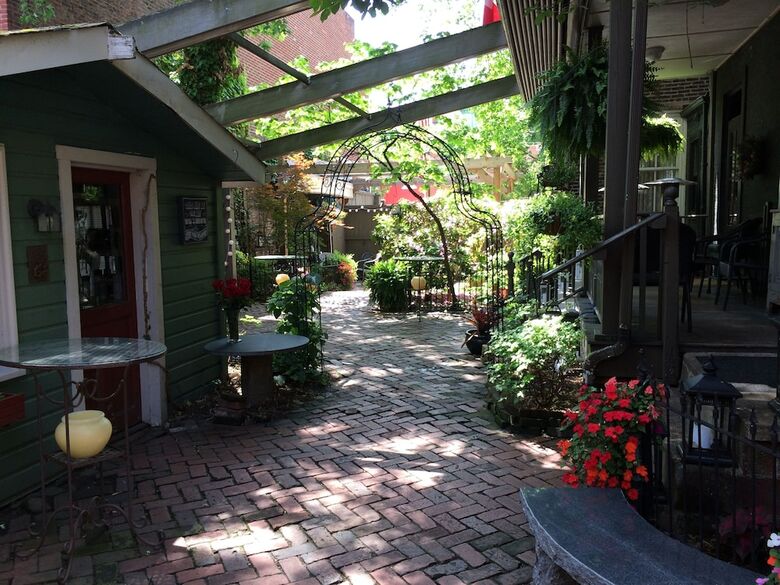 Bed & Breakfast Morning Glory Inn