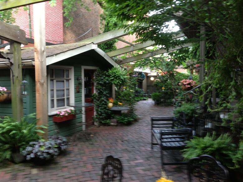 Bed & Breakfast Morning Glory Inn