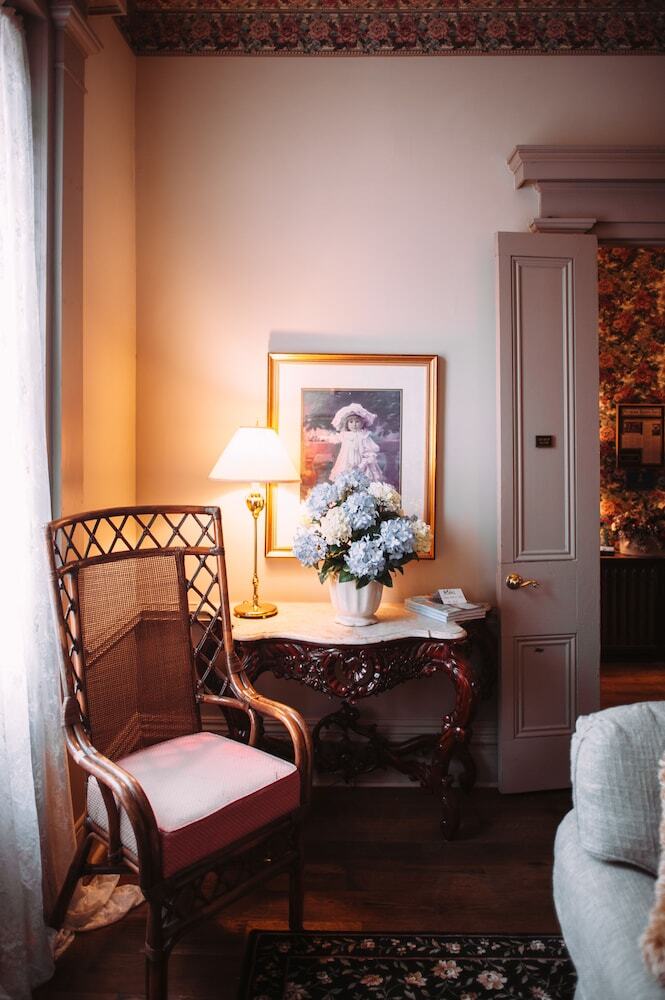Bed & Breakfast Morning Glory Inn