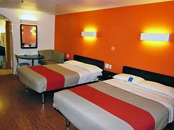 Motel 6 Edinburg
