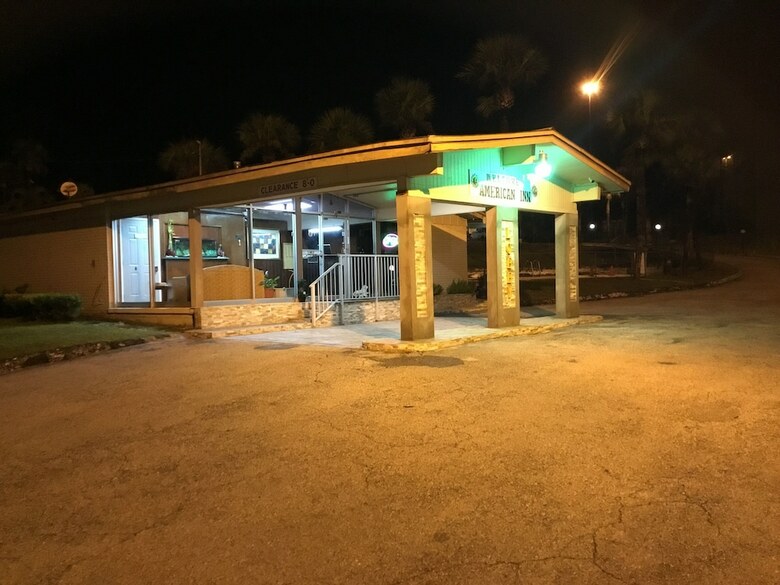 Motel American Inn And Suites