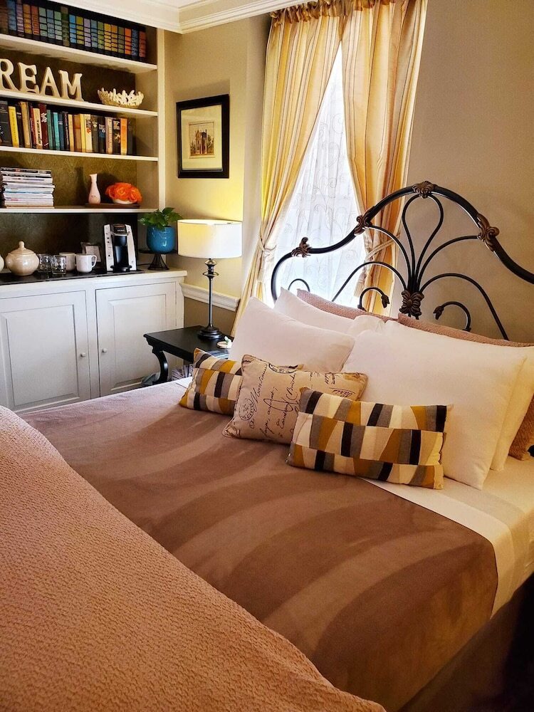 Bed & Breakfast Pinecrest Inn