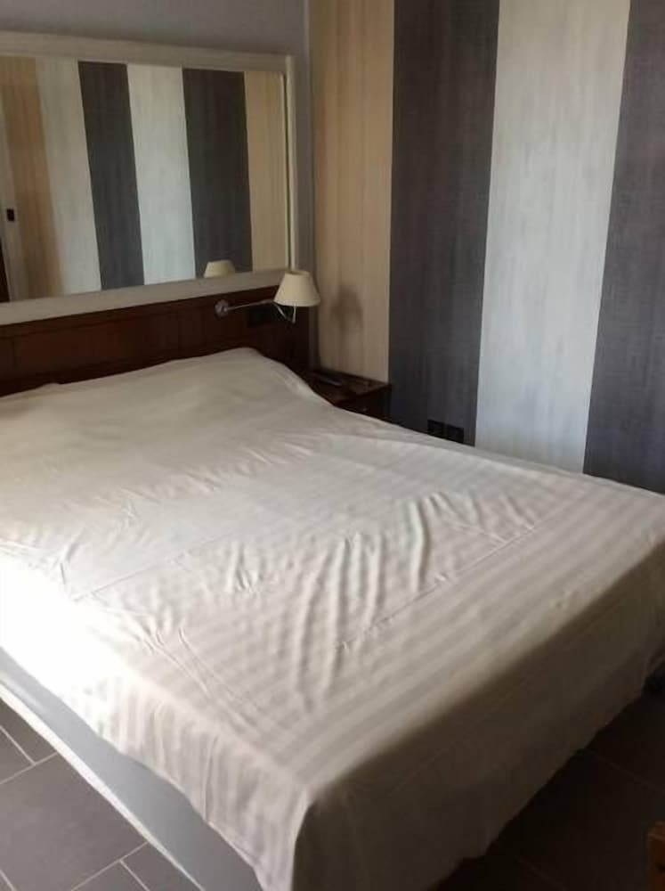 Hotel Le Paname Clichy