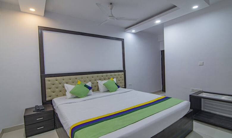 Hotel Treebo The Platinum Studio 50