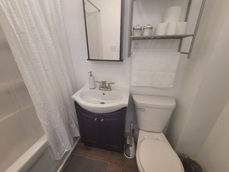 Charming 3b-1b Westside Indy