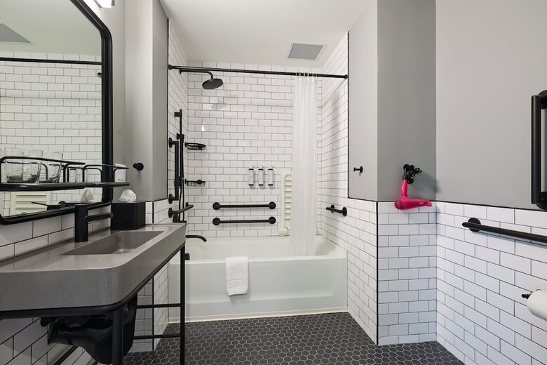 Hotel Moxy Charleston Downtown