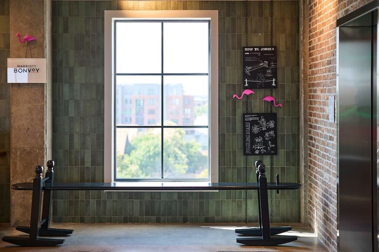 Hotel Moxy Charleston Downtown