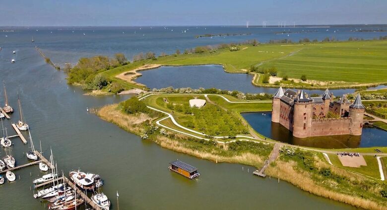 Houseboat - Sleeps 2 & Free Parking