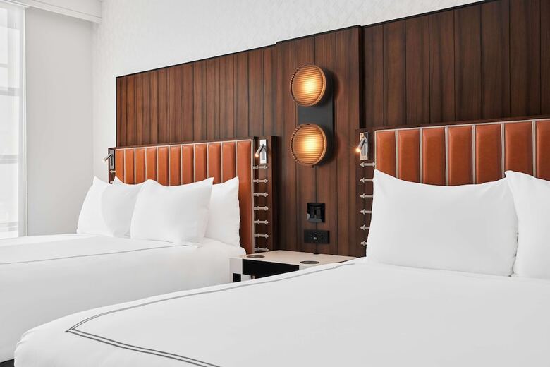 Hotel The Godfrey Detroit, Curio Collection By Hilton