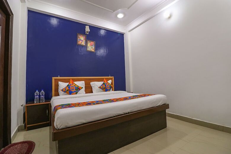 Hotel Fabexpress Royal Stays
