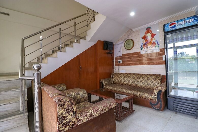Hotel Fabexpress Royal Stays