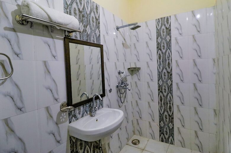 Hotel Fabexpress Royal Stays