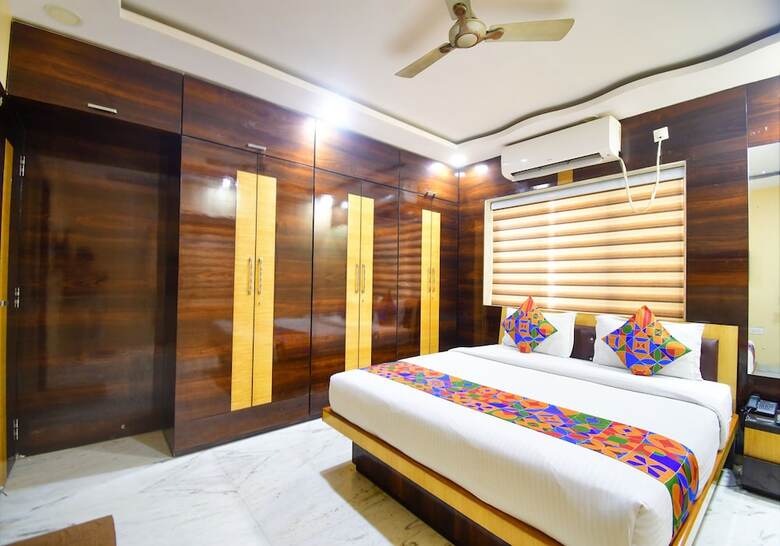 Fabhotel Divira Inn