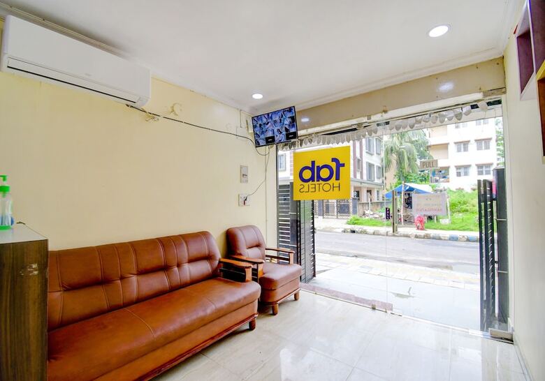Fabhotel Divira Inn