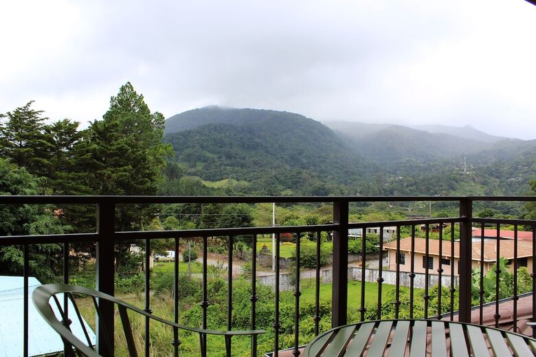 Casa De Monta�a Bed & Breakfast