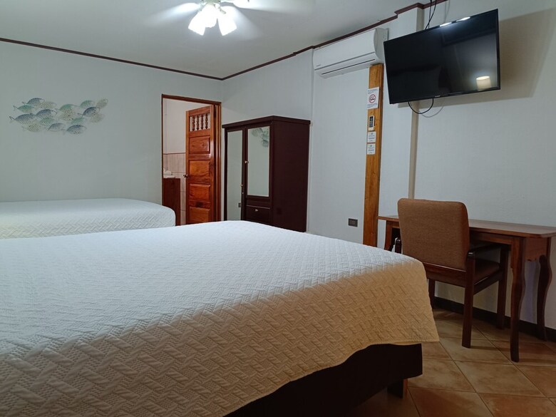 Hotel Banana Bay Marina
