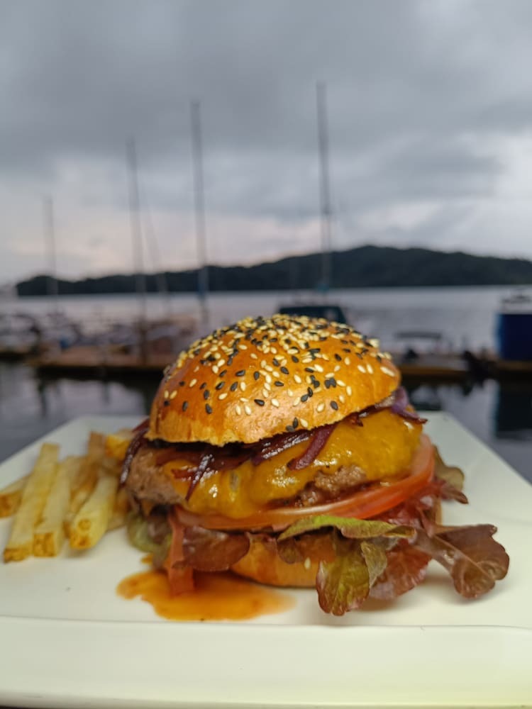 Hotel Banana Bay Marina