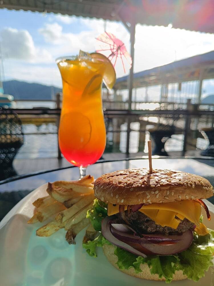 Hotel Banana Bay Marina