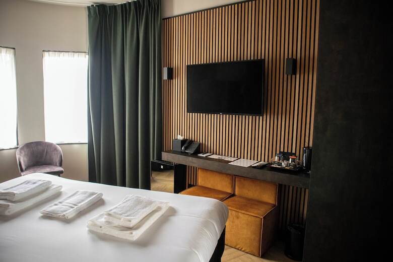 Monument Hotel
