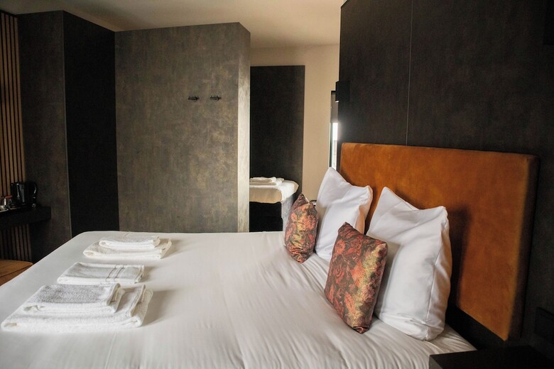 Monument Hotel