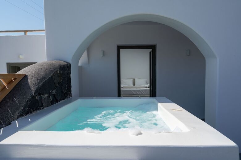 The Amethyst Exclusive Suites Oia