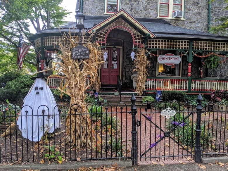 Cornerstone Bed And Breakfast