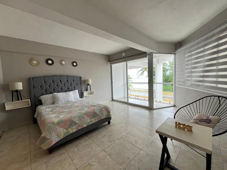 Apartamentos Spacious Oceanfront Loft # A1
