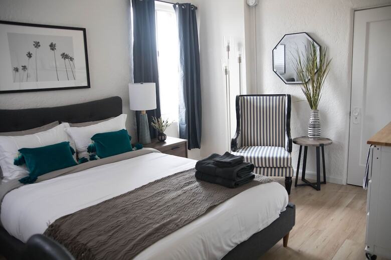 Aparthotel Charming Studio In Beverly Boulevard! Sleeps 2!