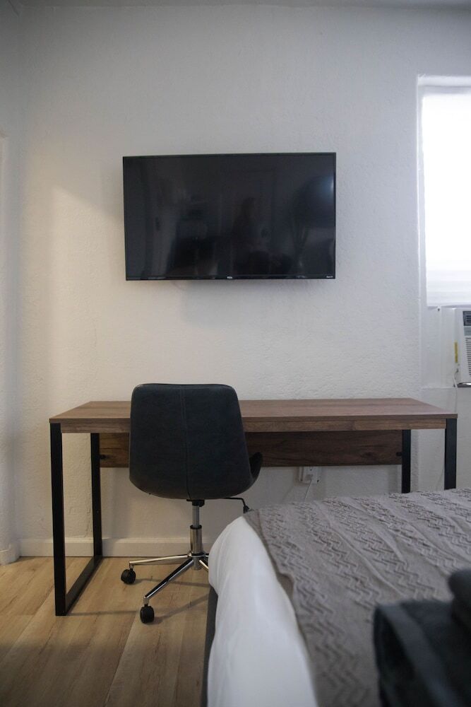 Aparthotel Charming Studio In Beverly Boulevard! Sleeps 2!
