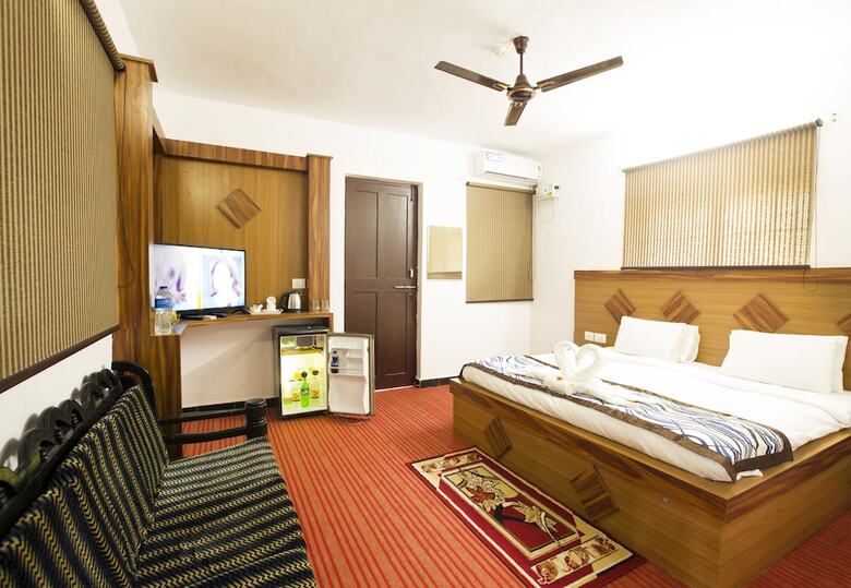 Hotel Acorn Beach Resort & Spa Goa