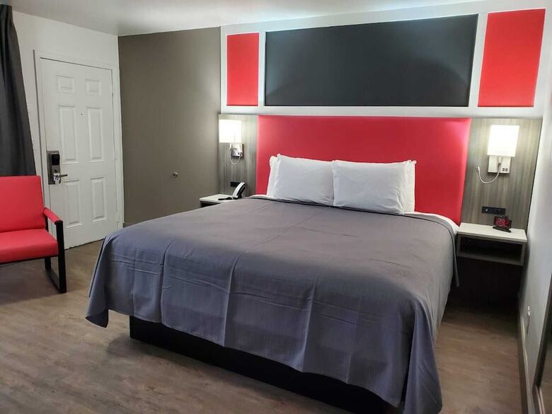 Motel Seven Seas Inn & Suites