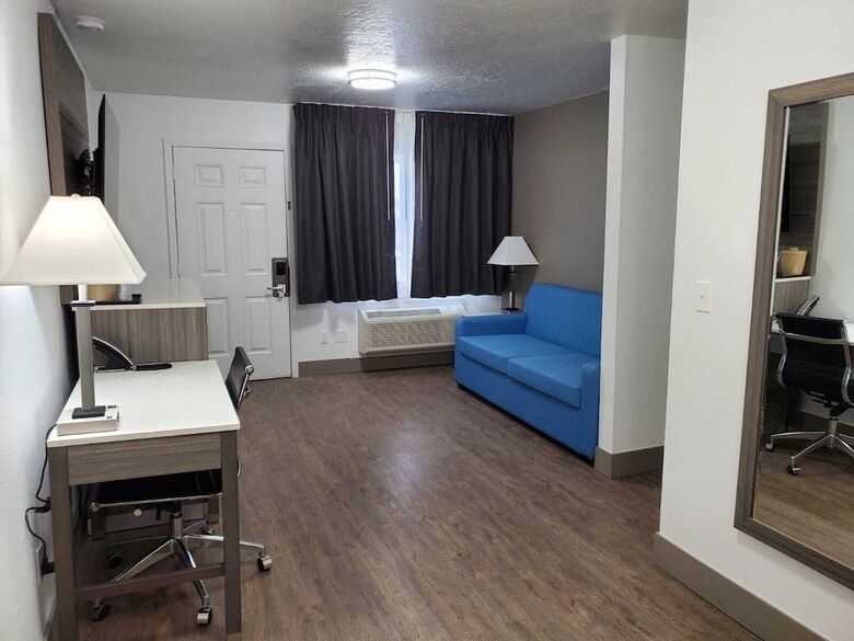 Motel Seven Seas Inn & Suites