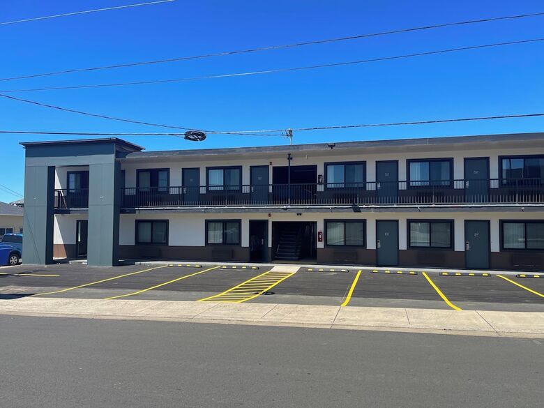 Motel Seven Seas Inn & Suites