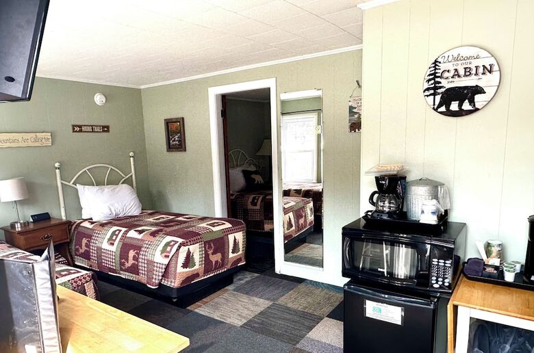 White Mountain Motel And Cottages