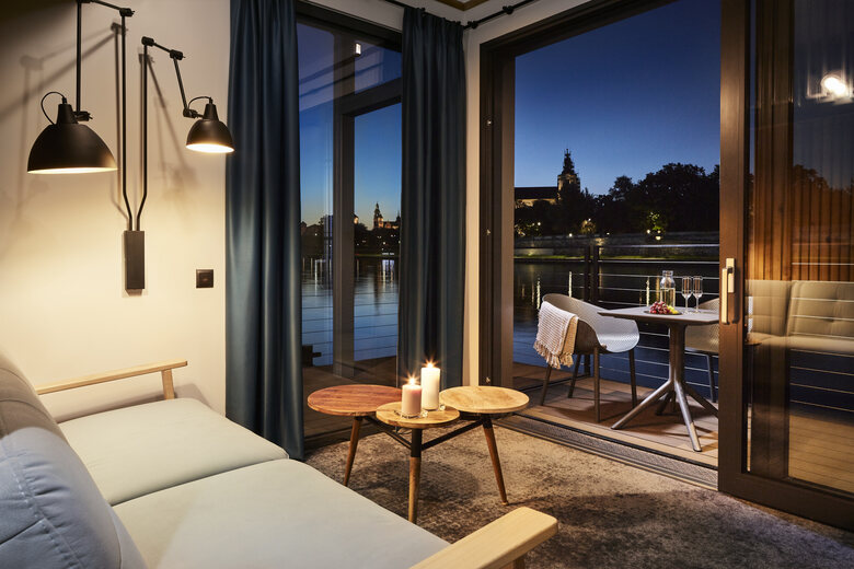 New Port Hotel