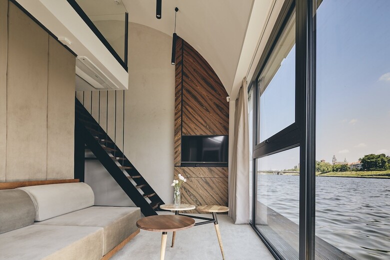 New Port Hotel